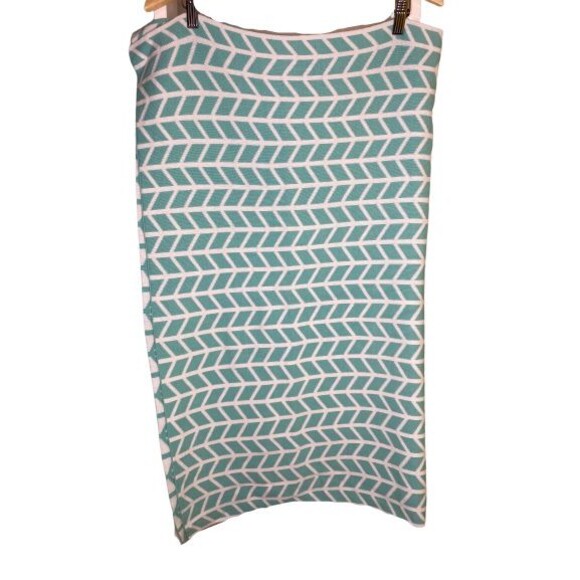 Koala Baby Herringbone Blanket 38 by 41 inches Kids Blue & White Soft Chevron - Picture 5 of 5